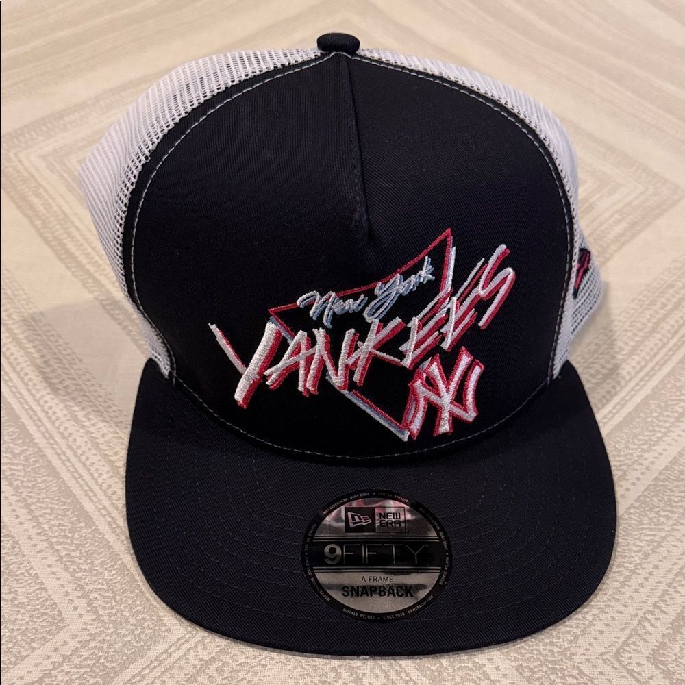 New Era 9FIFTY New York Yankees Snapback Hat Black White Mesh